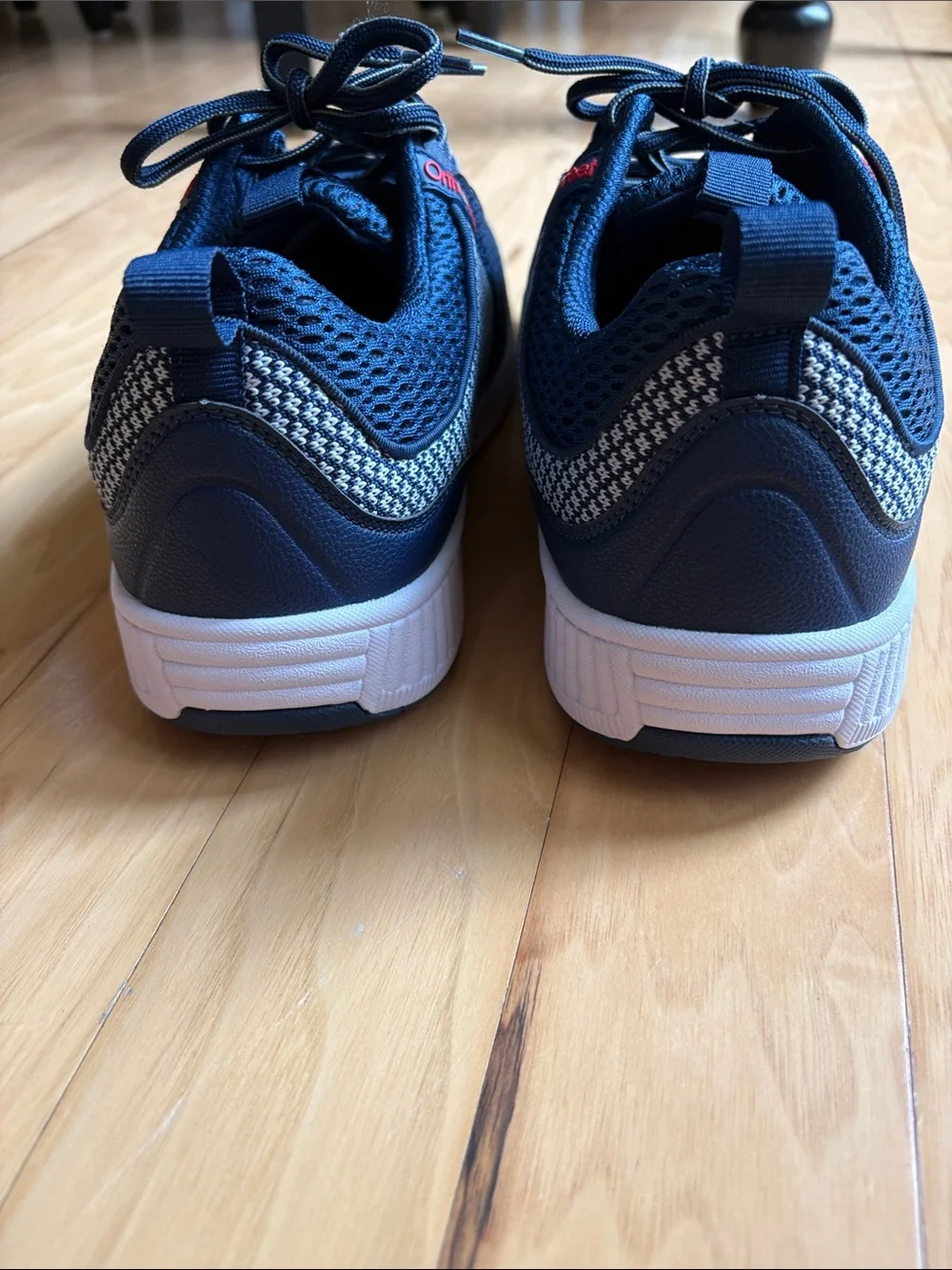 Men's Orthfeet 616 Edgewater Sneakers 10.5 X-Wide New Without Tags